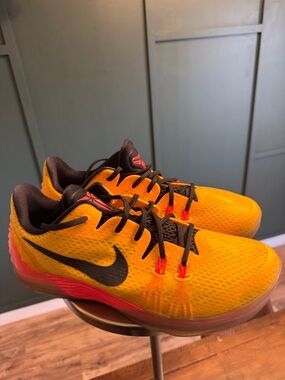 Nike Kobe (MAMBA) Yellow low tops.